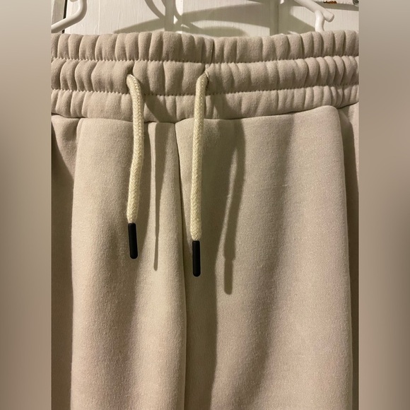 Olive Avenue butterfly joggers X-large NWOT - Picture 4 of 6